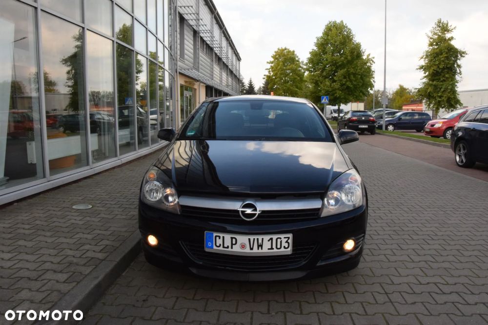 Opel Astra GTC 1.6 Black&White - 39