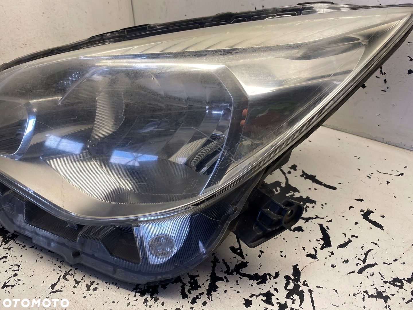 TOYOTA VERSO S LAMPA LEWY PRZÓD - 4