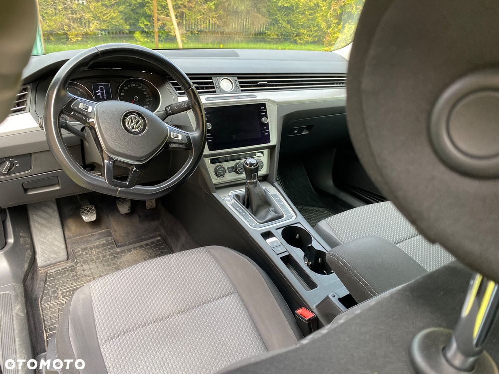 Volkswagen Passat 1.6 TDI BMT Trendline - 11