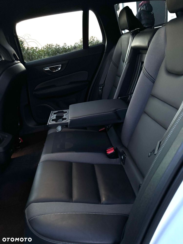 Volvo V60 B4 B Plus Dark - 18