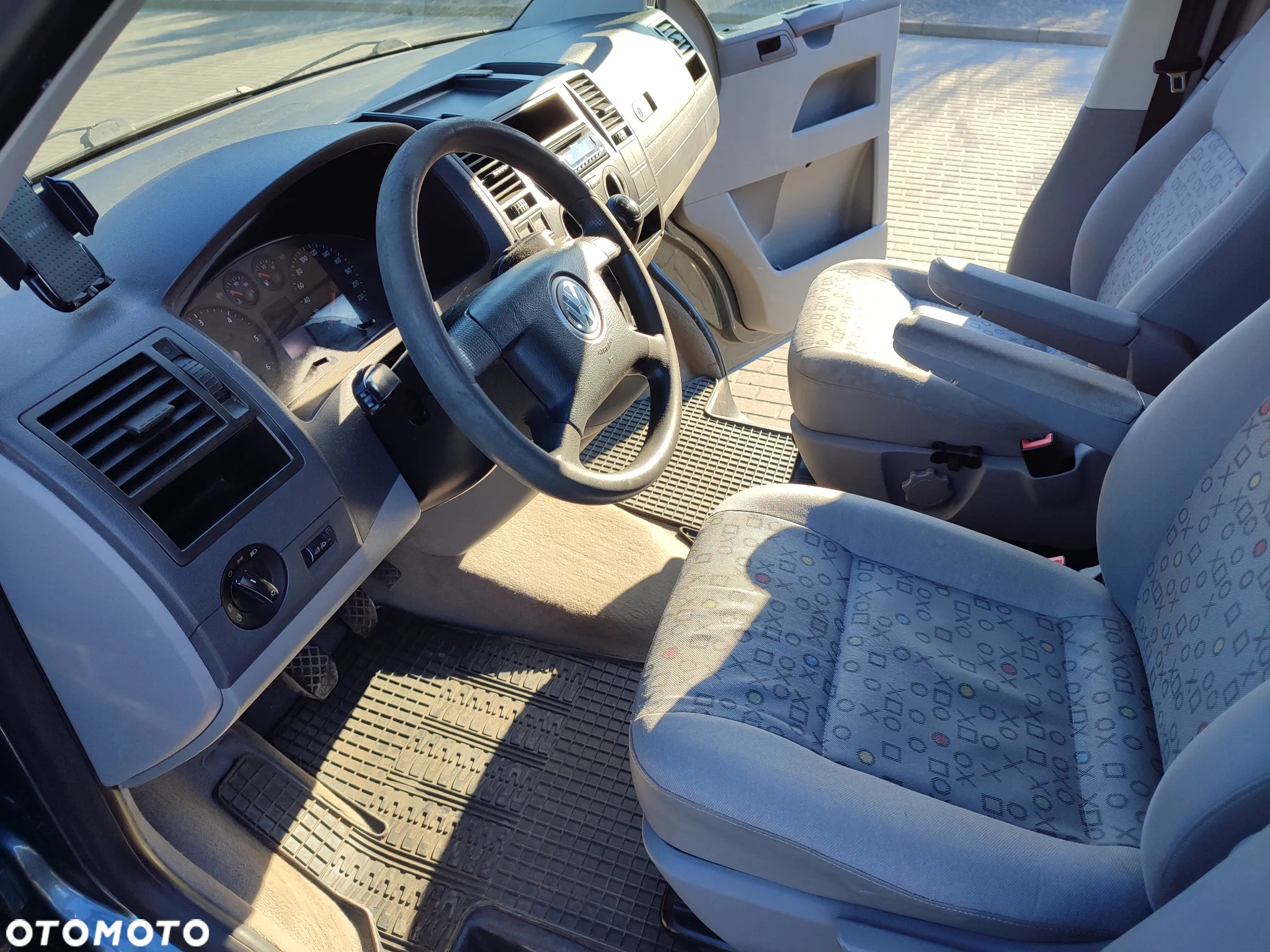 Volkswagen T5 Long L2H1 2.5TDI Klima, Alu, Skrzydełka, Podłokietniki, Po pełnym serwisie - 31