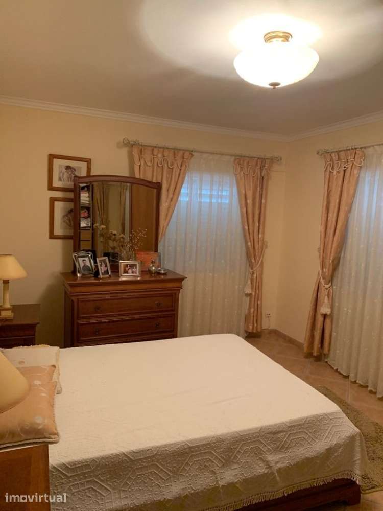 T3 isolada com garagem, jardim e lareira nos  Redondos, Fernão Ferro - Grande imagem: 3/12