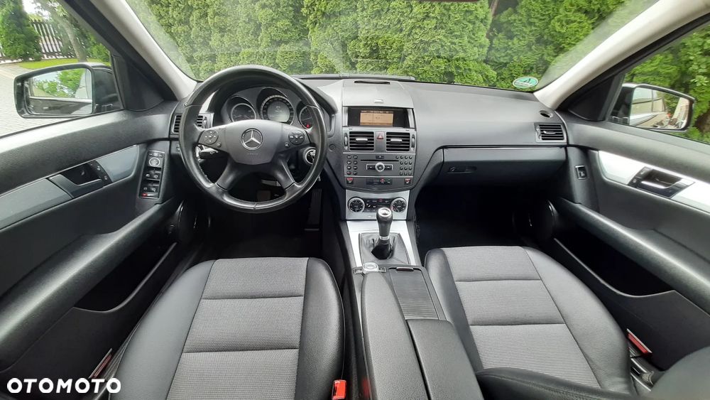 Mercedes-Benz Klasa C 180 CGI BlueEFFICIENCY Avantgarde - 20
