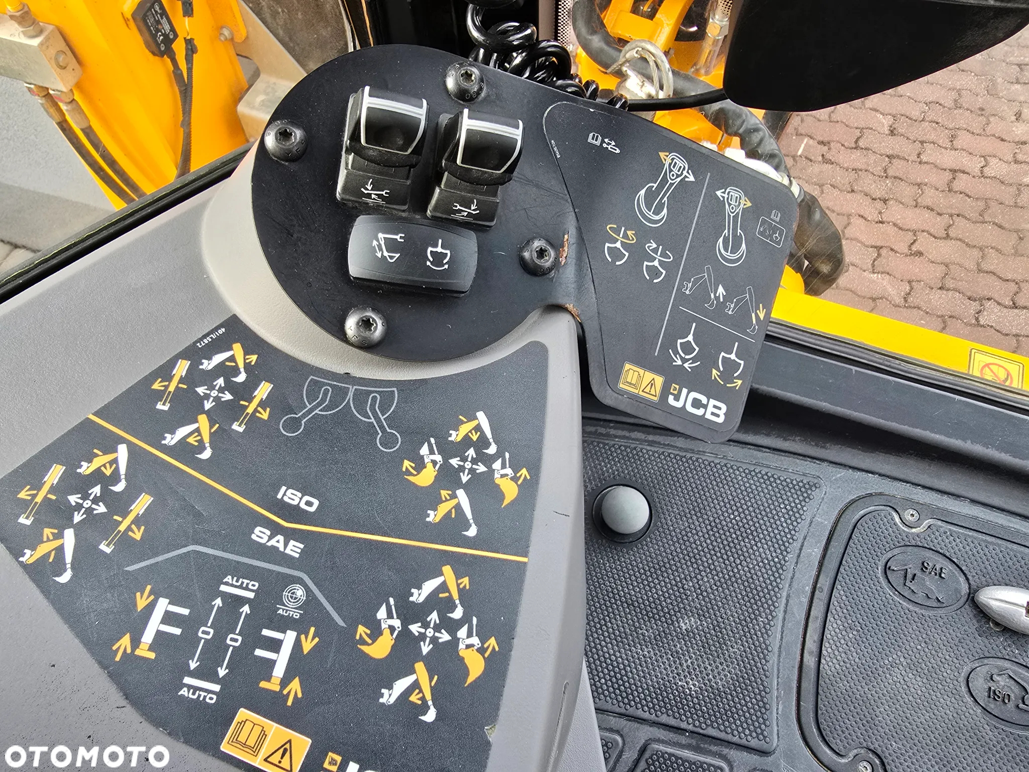 JCB - 6