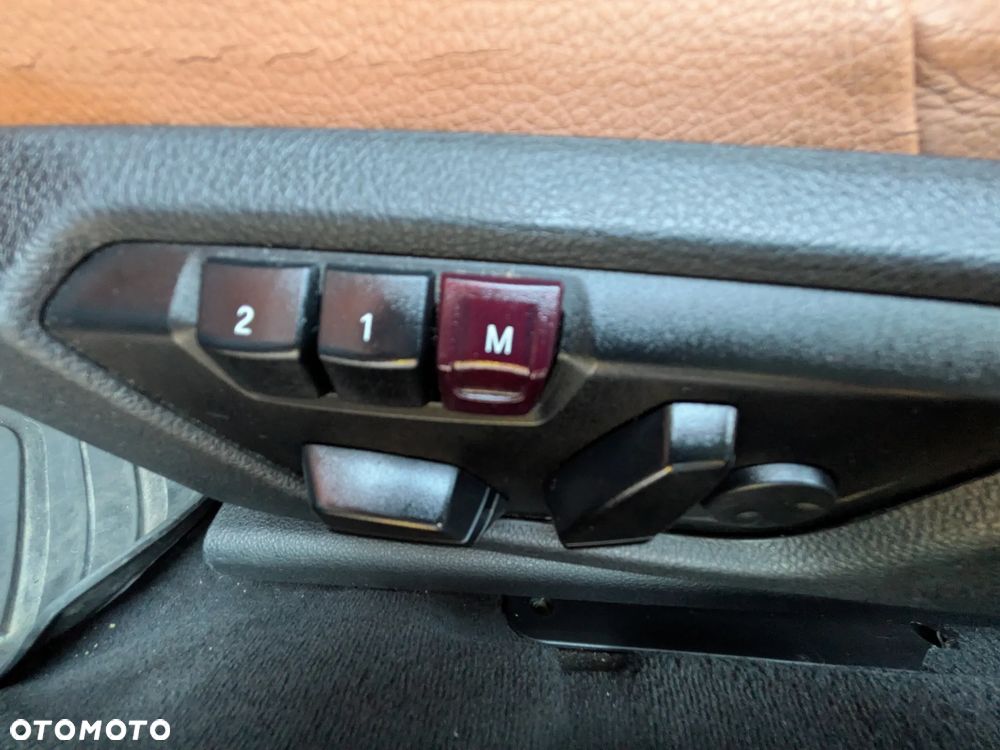 BMW Seria 3 328i Luxury Line - 34