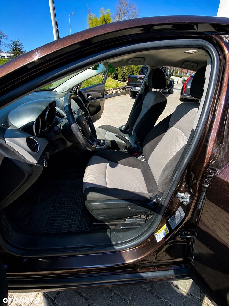 Chevrolet Cruze 1.6 LS+ - 8