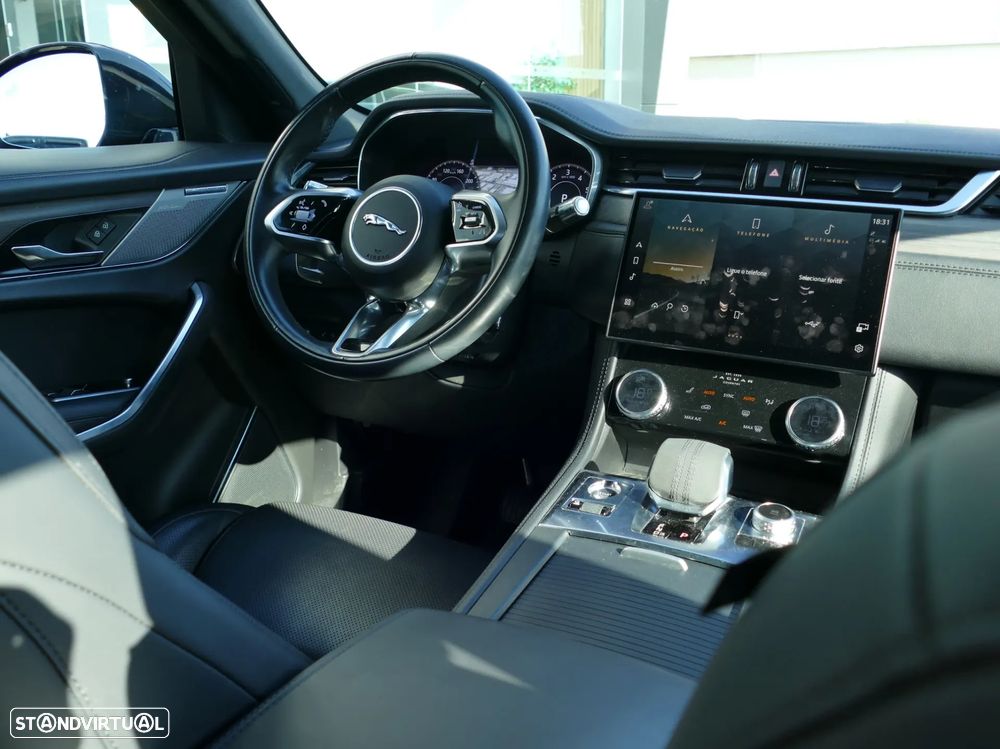 Jaguar F-Pace - 12