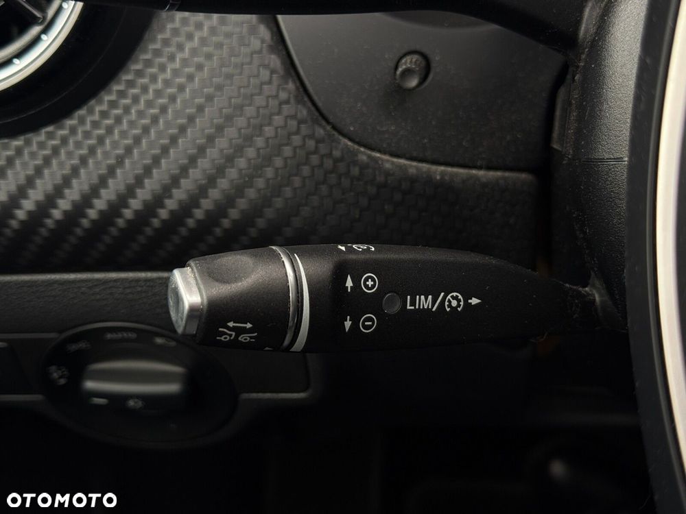 Mercedes-Benz GLA 180 7G-DCT - 16