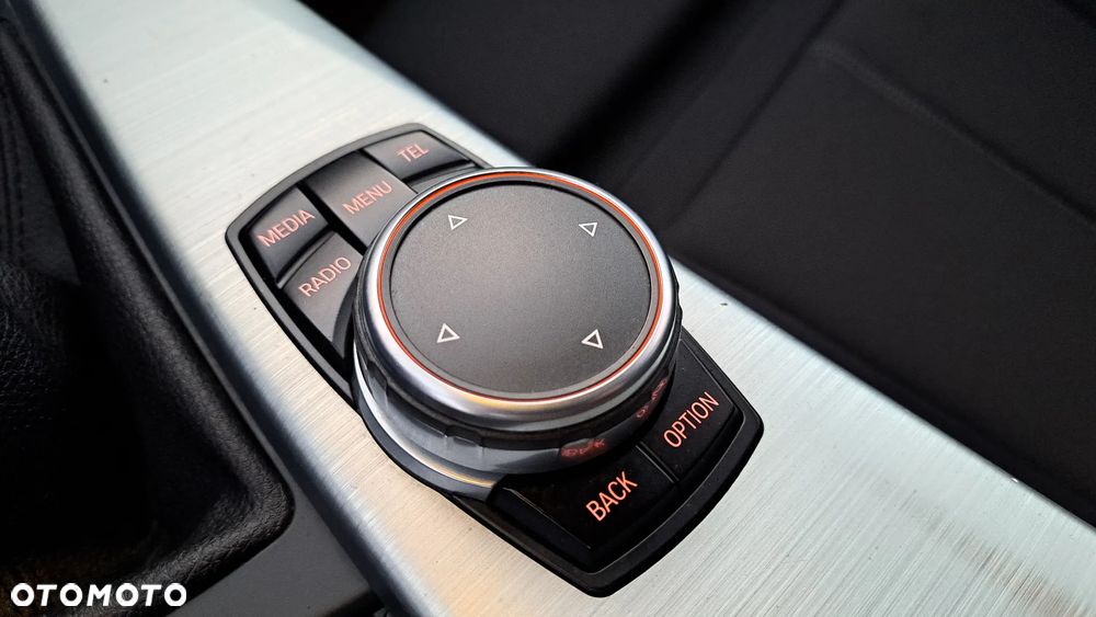 BMW Seria 3 318d Sport Line - 24