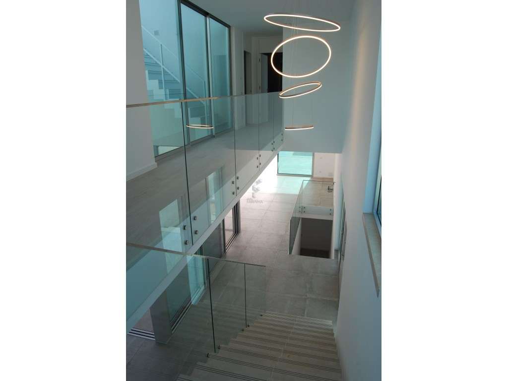 Moradia nova a estrear pronta a habitar com acabamentos de elevado ... - Grande imagem: 4/7