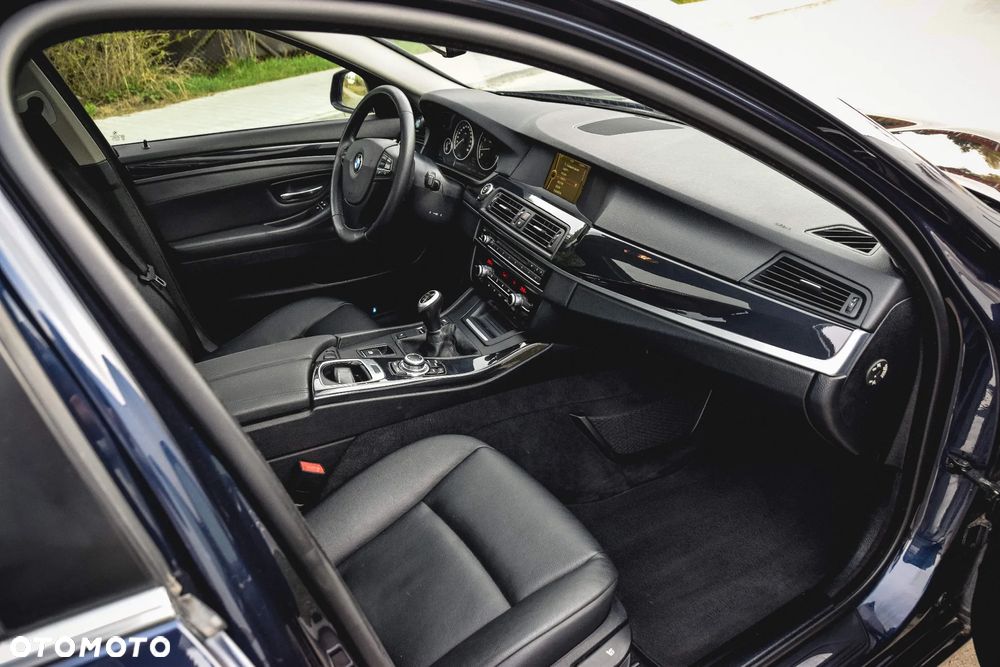 BMW Seria 5 520i - 26