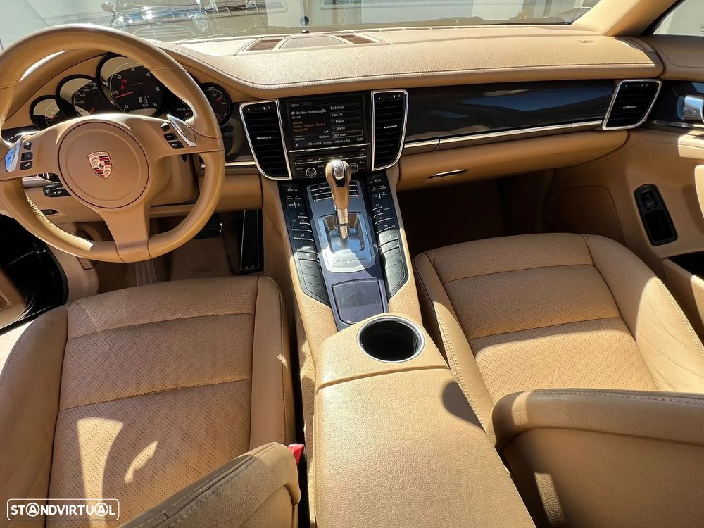 Porsche Panamera - 4