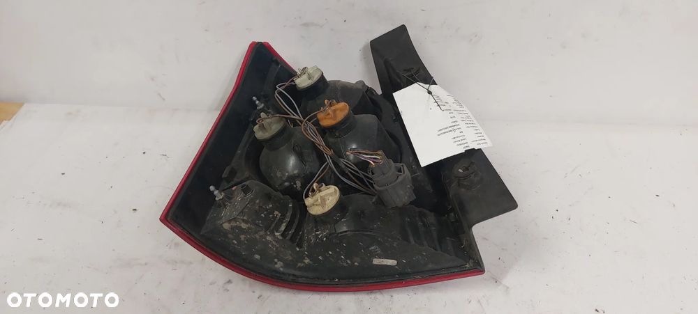 .  LAMPA TYL TYLNA PRAWA LAND ROVER FREELANDER 2 - 3