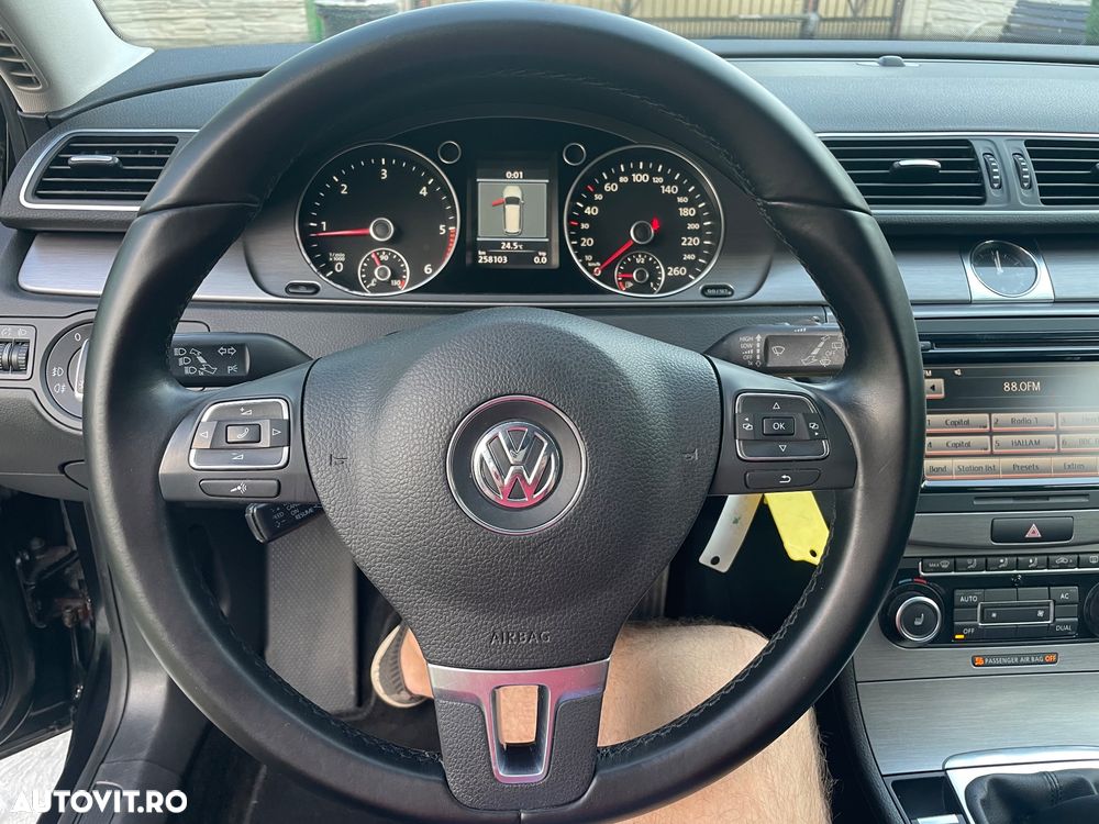 Volkswagen Passat - 26