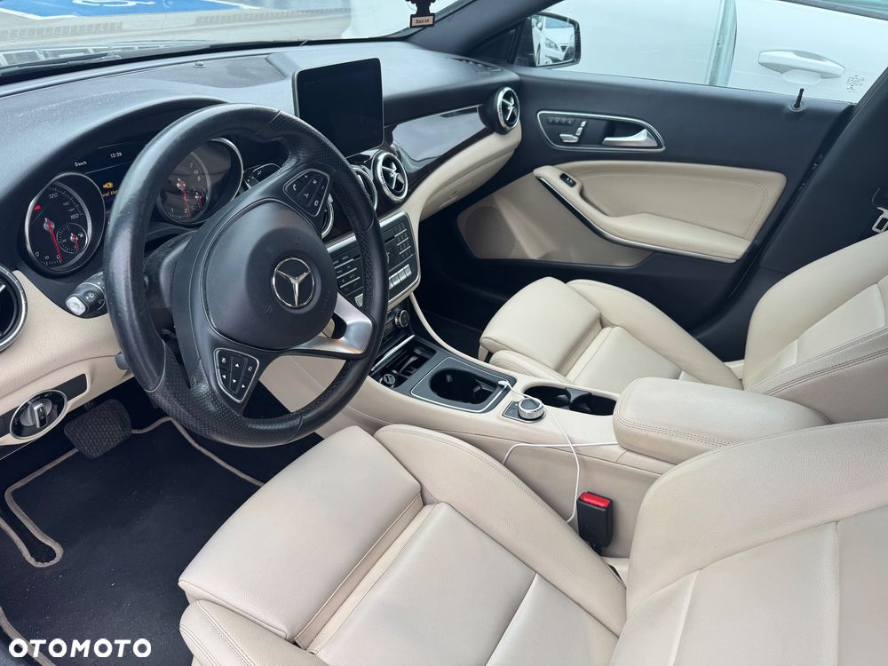 Mercedes-Benz CLA 250 7G-DCT - 8