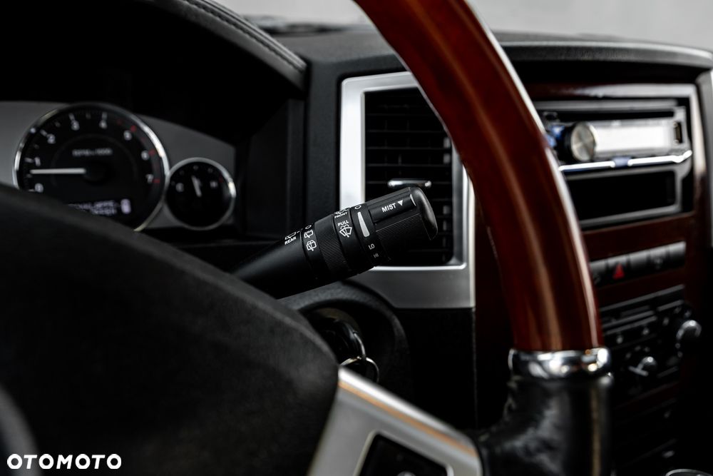 Jeep Grand Cherokee - 33