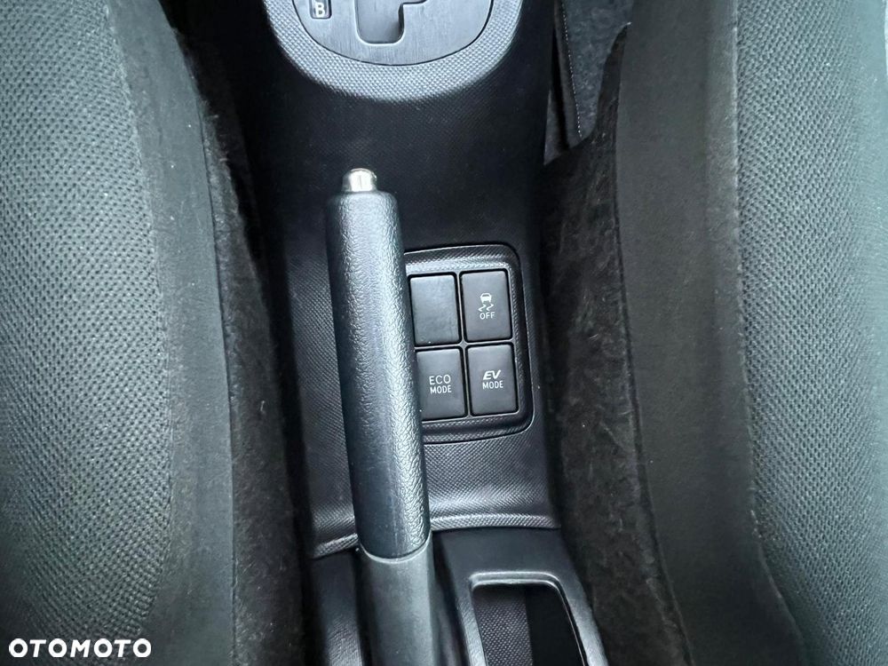 Toyota Prius Hybrid - 15