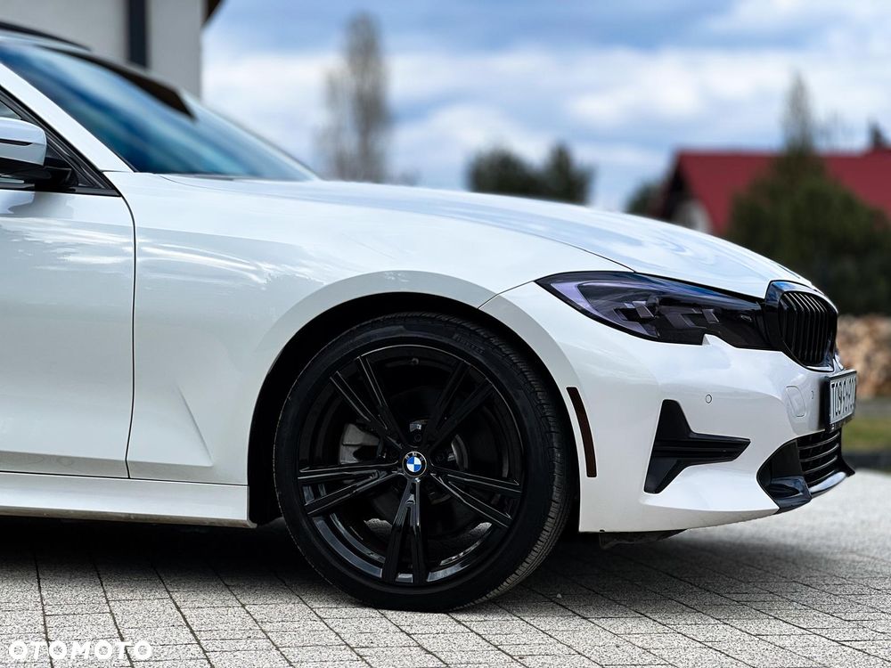 BMW Seria 3 330i Sport Line sport - 12