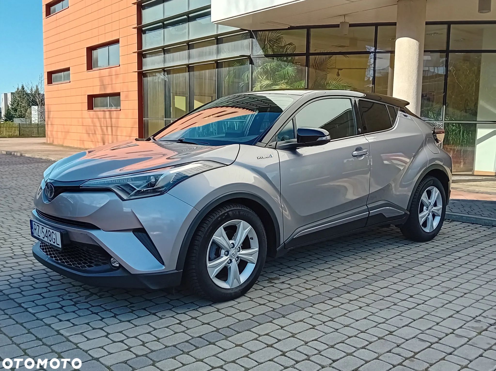 Toyota C-HR 1.8 Hybrid Neon Lime powered by JBL - 1