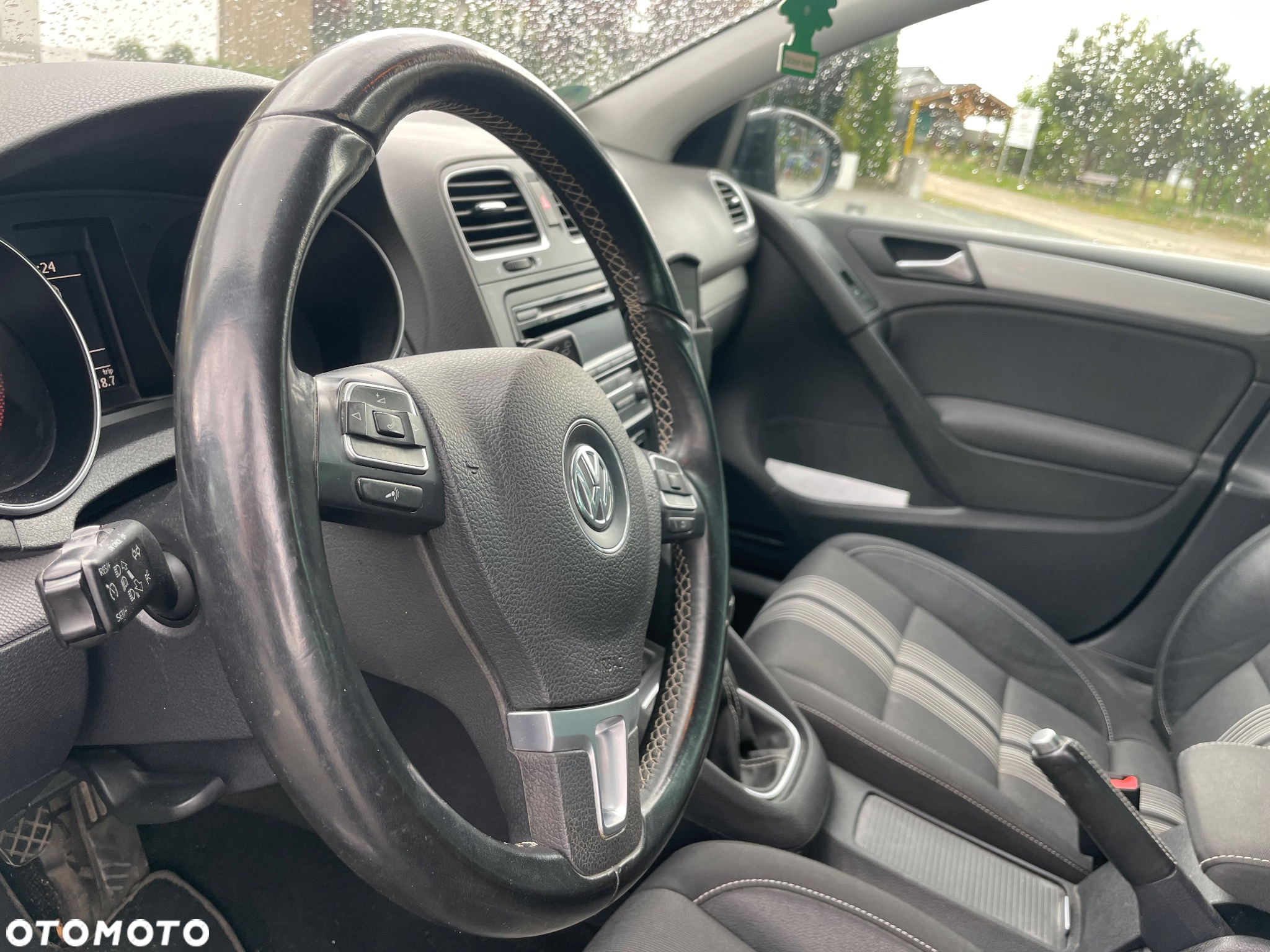Volkswagen Golf 1.6 TDI DPF MATCH - 8