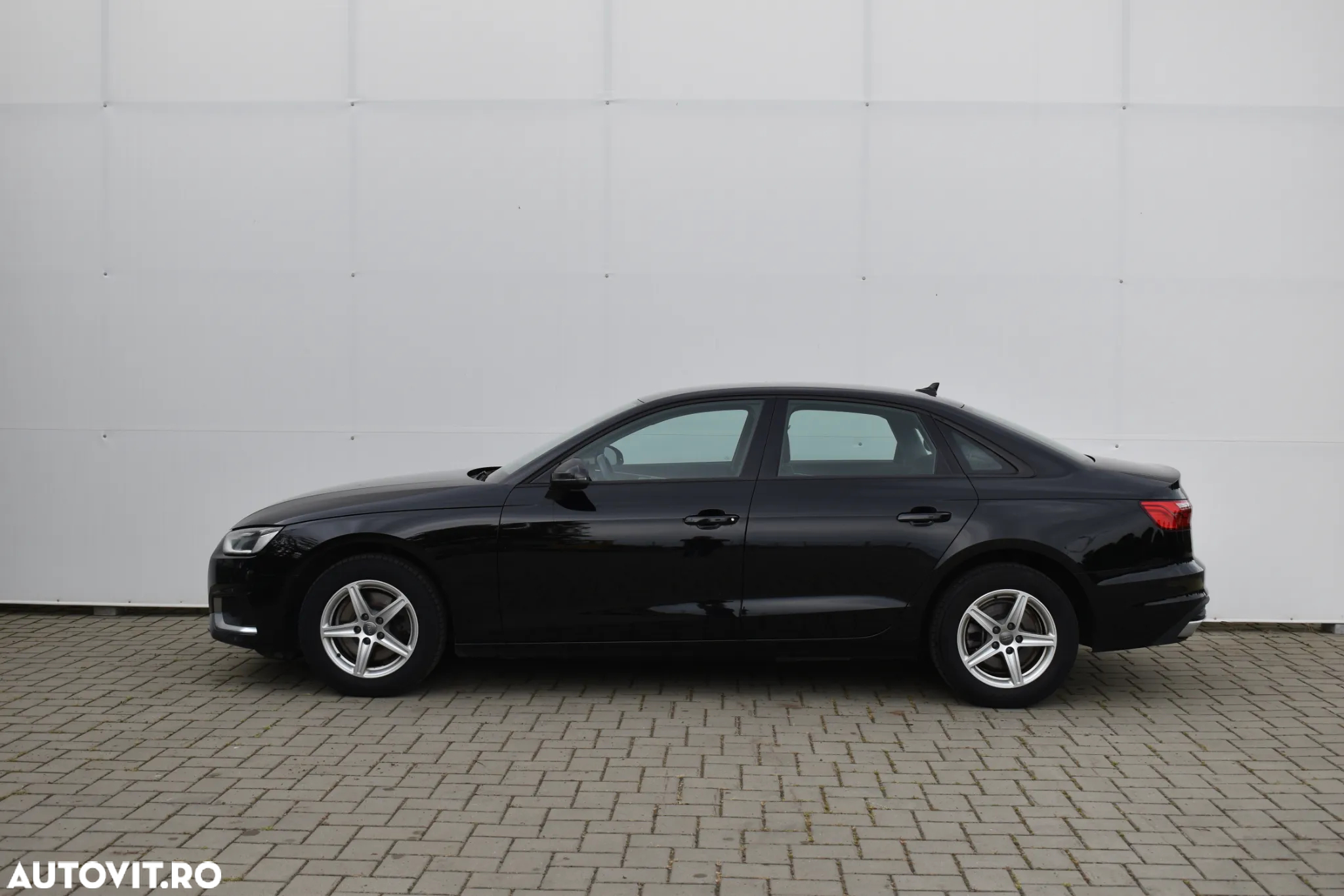 Audi A4 35 TDI S tronic MHEV Basic - 9
