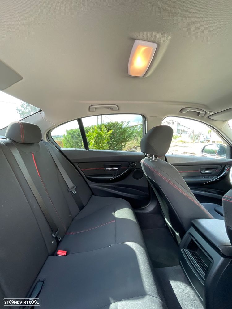 BMW 318 d Line Sport - 11