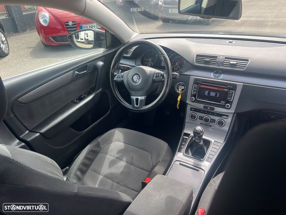 VW Passat 1.6 TDI Confortline - 24