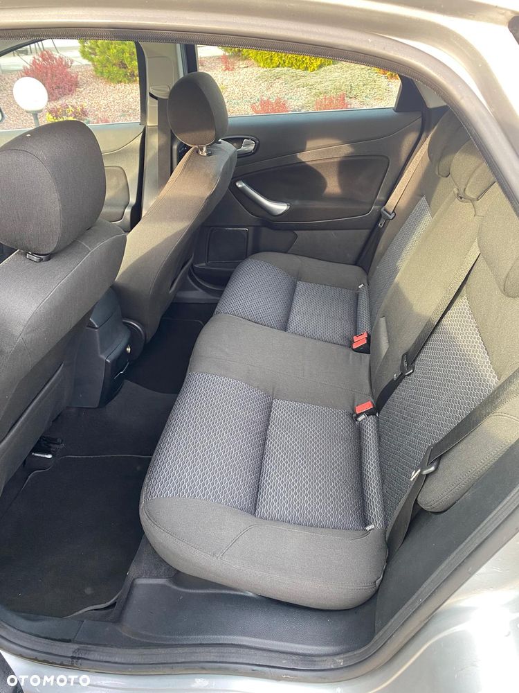 Ford Mondeo 1.8 TDCi Ghia - 9