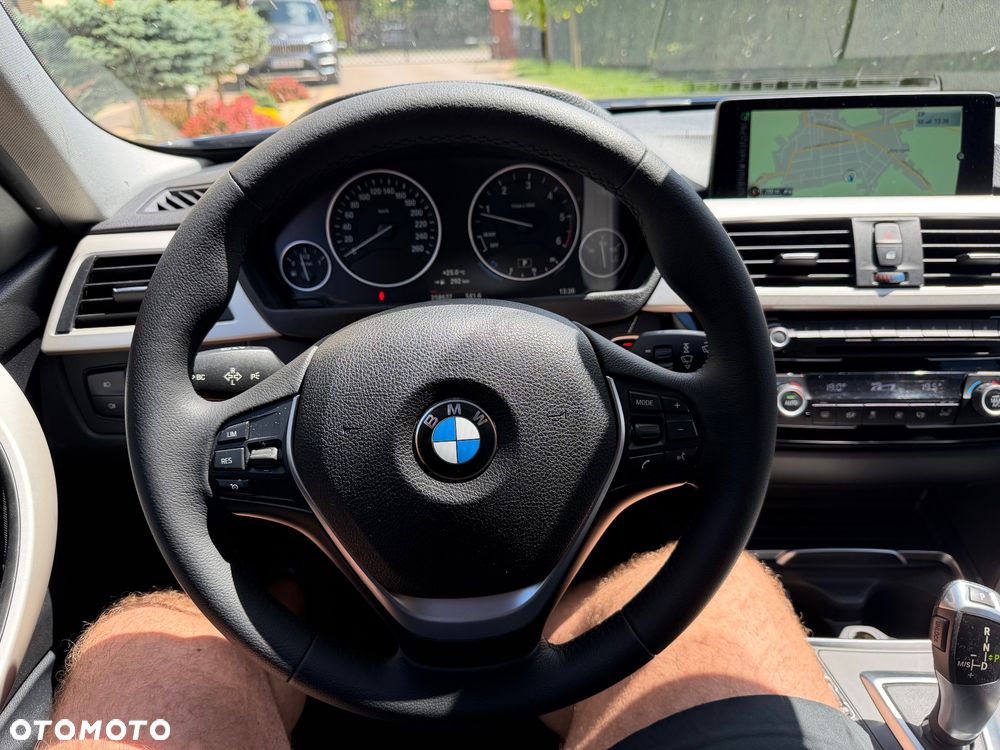 BMW Seria 3 320d Efficient Dynamics Edition Sport Line - 31