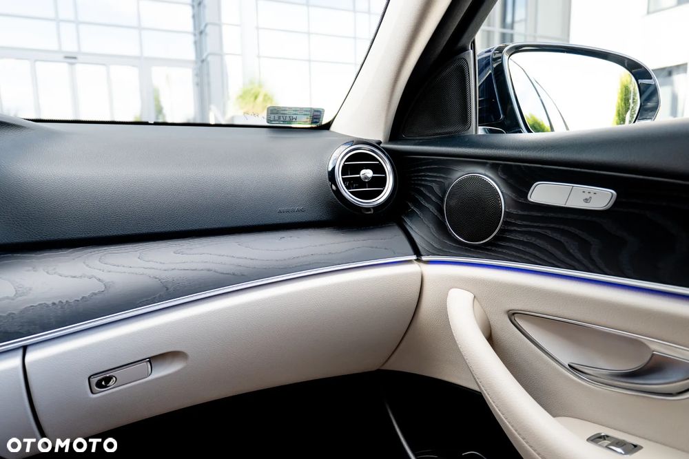 Mercedes-Benz Klasa E 220 d 9G-TRONIC - 26