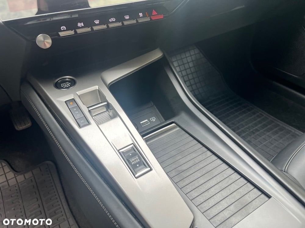 Peugeot 408 1.2 PureTech Allure S&S EAT8 - 17