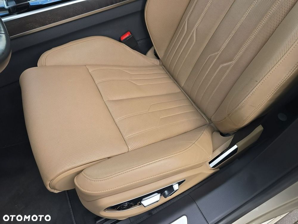 Audi A8 55 TFSI mHEV Quattro Tiptr - 12