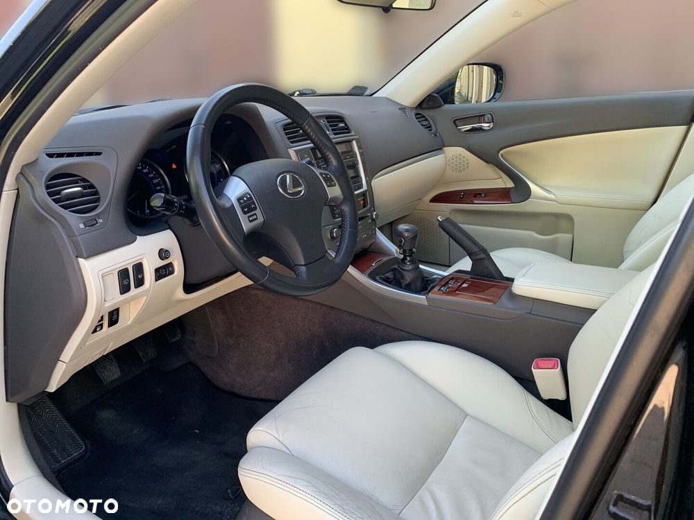 Lexus IS 220 D Elegance - 14
