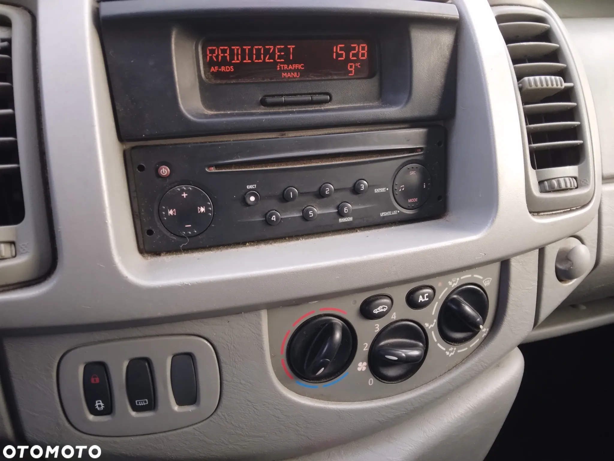 Renault Trafic - 14