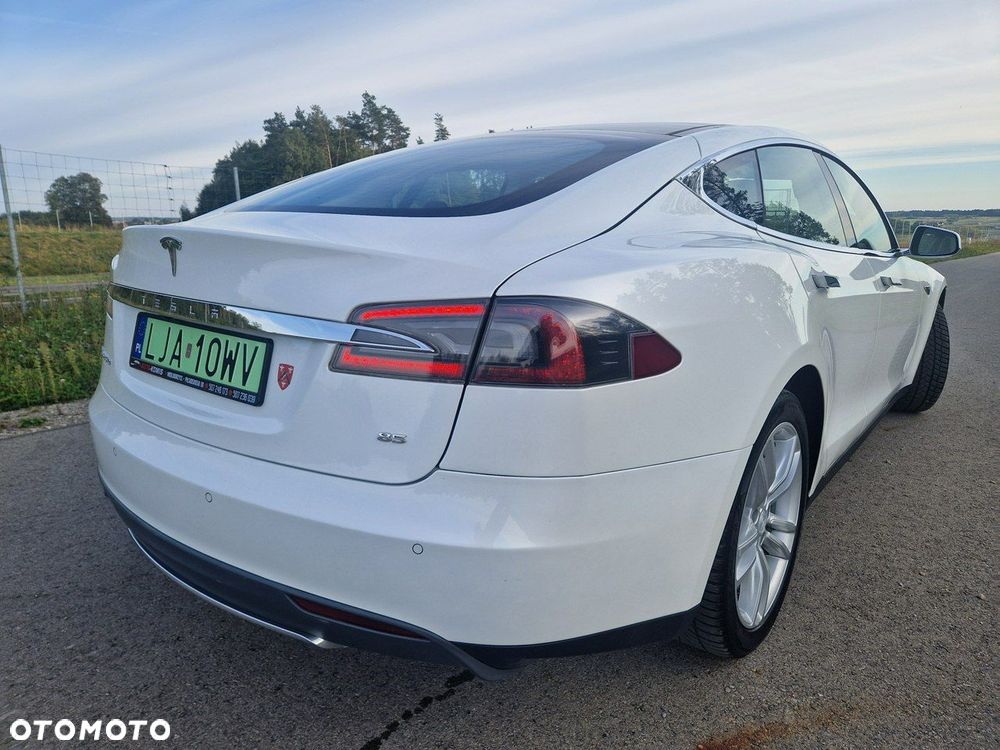 Tesla Model S - 3