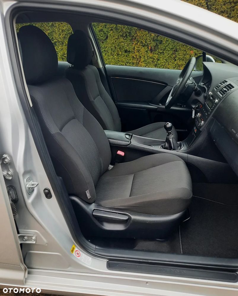 Toyota Avensis Combi 1.6 Comfort - 10