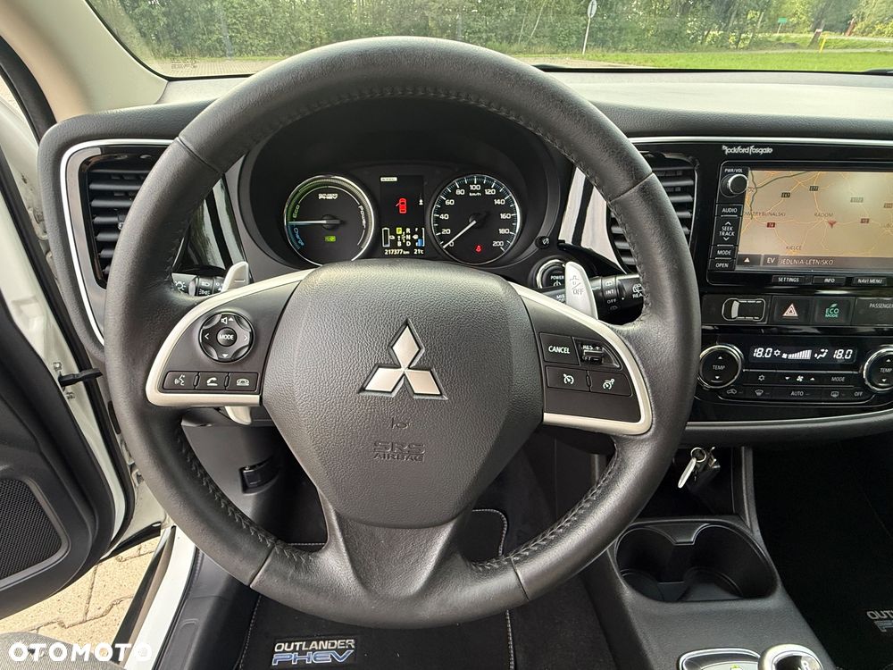 Mitsubishi Outlander 2.0 4WD Top - 23