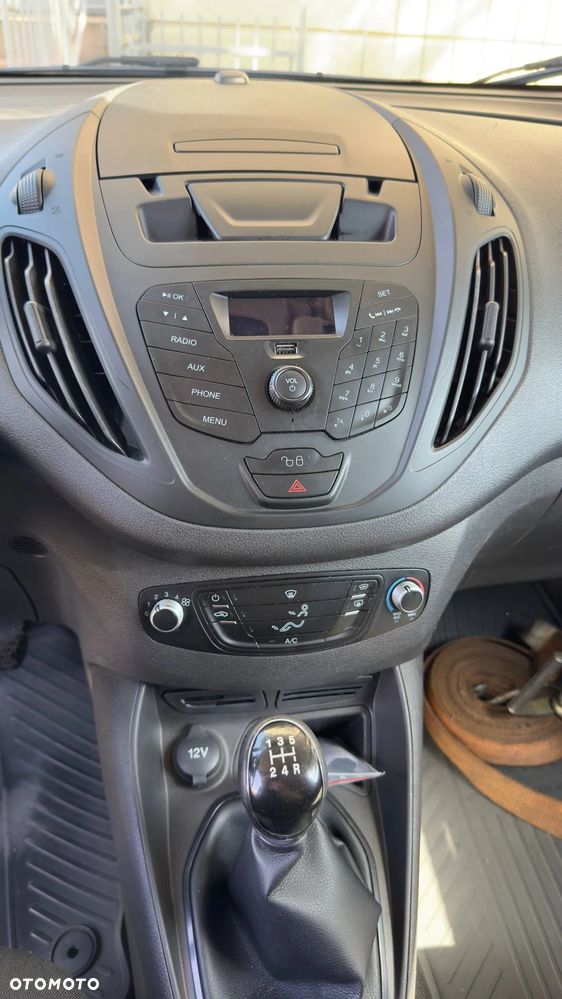 Ford Transit Courier - 10