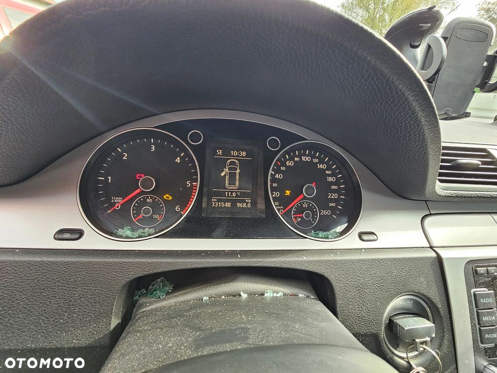 Volkswagen Passat - 4