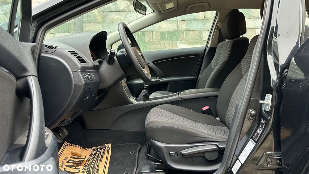 Toyota Avensis 1.8 Sol - 21