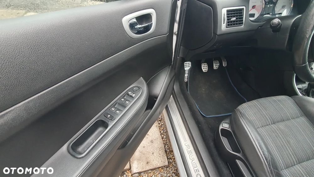 Peugeot 307 CC 1.6 - 12