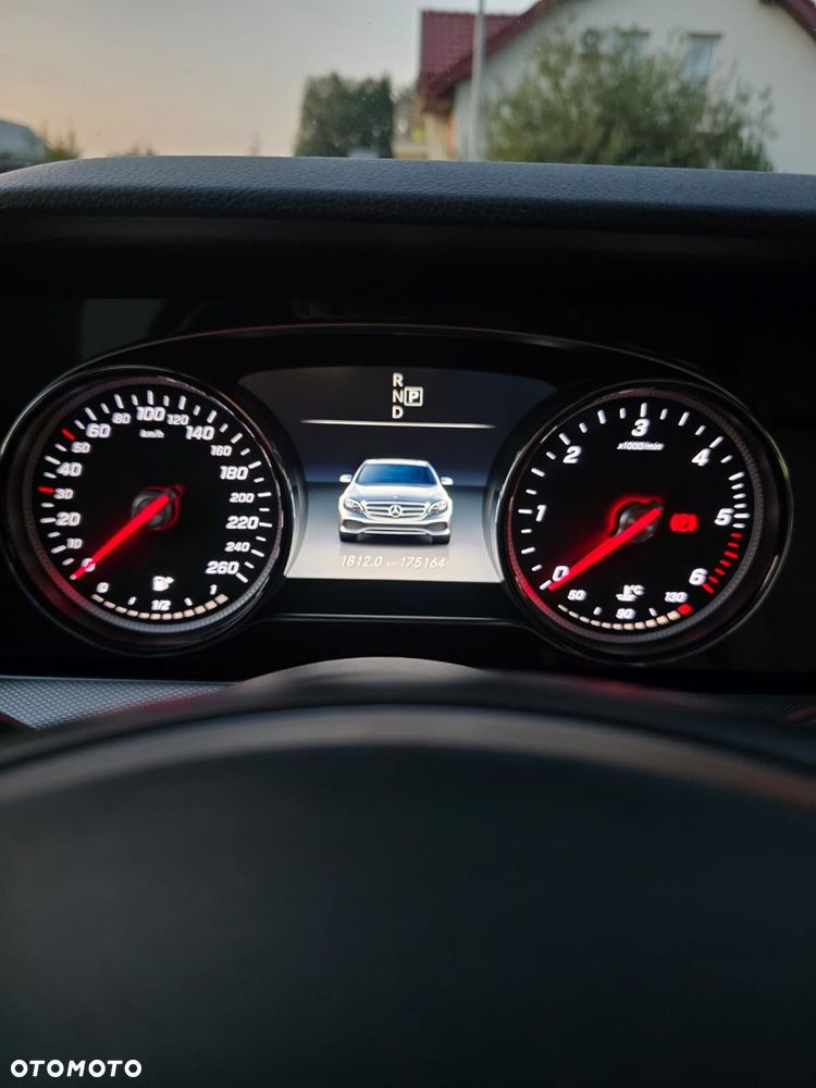 Mercedes-Benz Klasa E 220 d 9G-TRONIC - 22