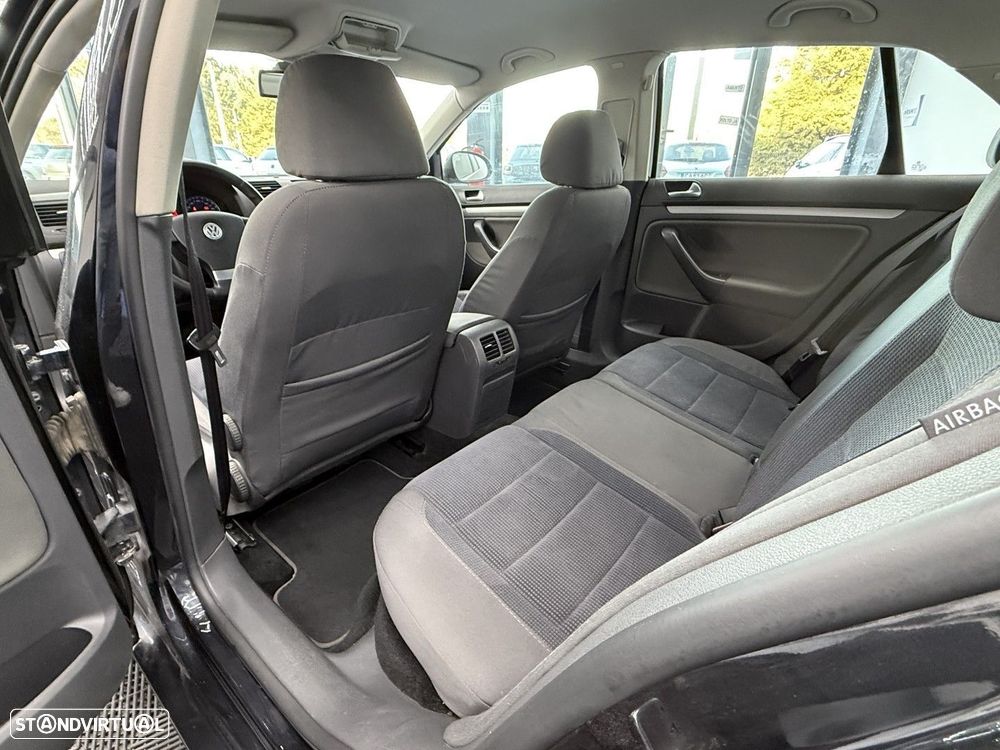 VW Jetta 1.9 TDi Confortline - 10