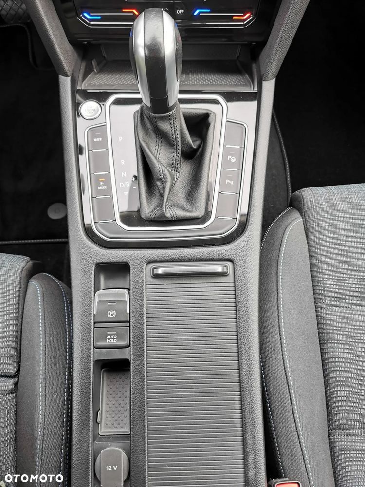 Volkswagen Passat - 21
