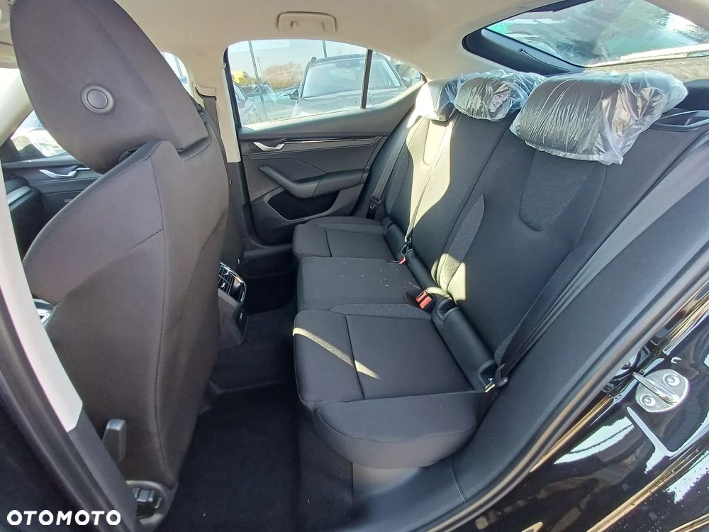 Skoda Octavia 2.0 TDI Drive Essence DSG - 24