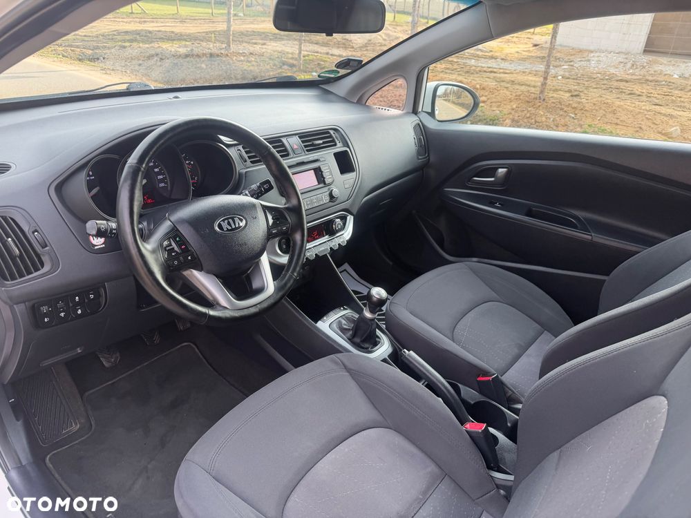 Kia Rio 1.2 Dream Team Edition - 36