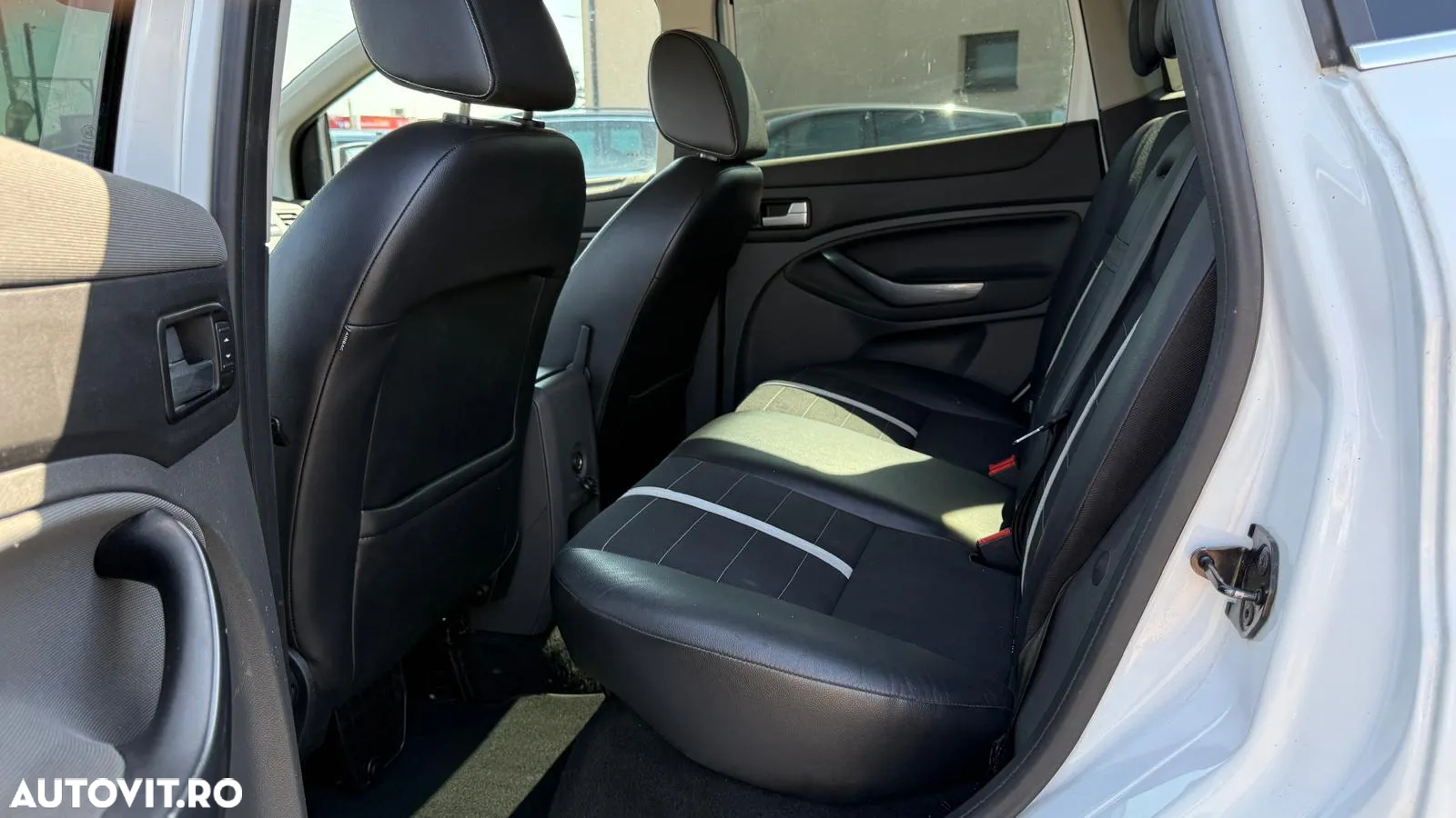 Ford Kuga - 8