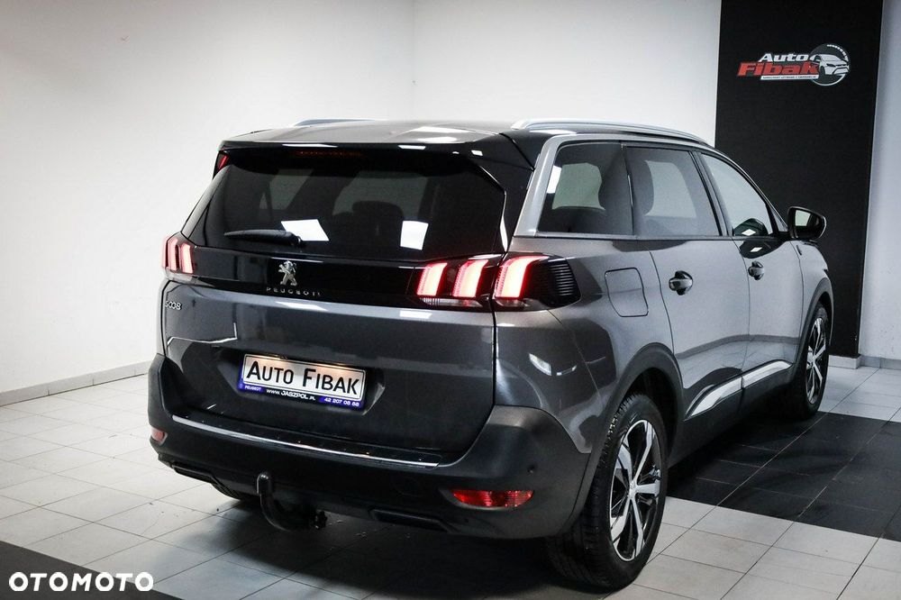 Peugeot 5008 - 8