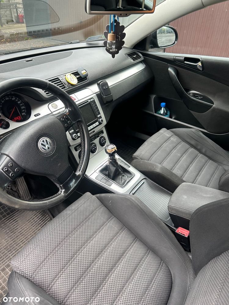 Volkswagen Passat 2.0 TDI Comfortline - 8