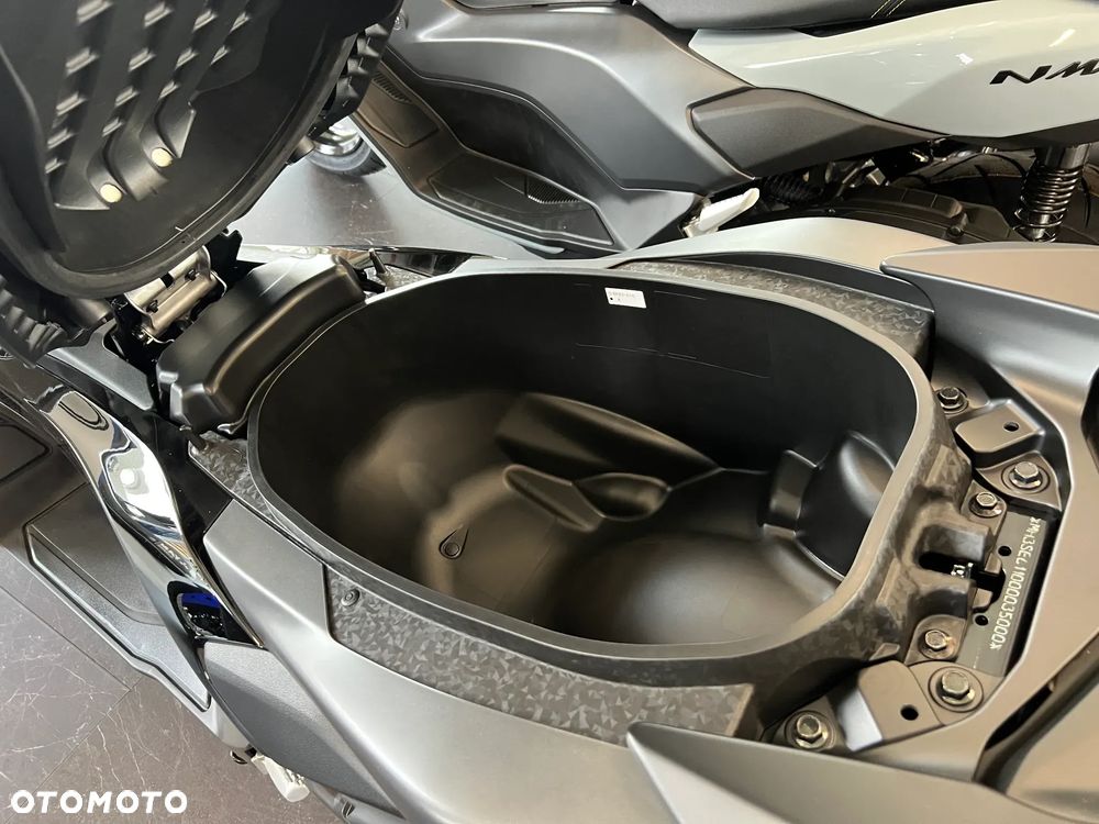 Yamaha NMAX - 10
